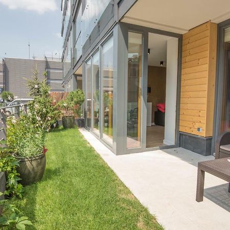 Galaxy Garden Apartment Cracow- Shopping Mall 1Min, Underground Parking, Family Friendly, City Center Krakow Ngoại thất bức ảnh