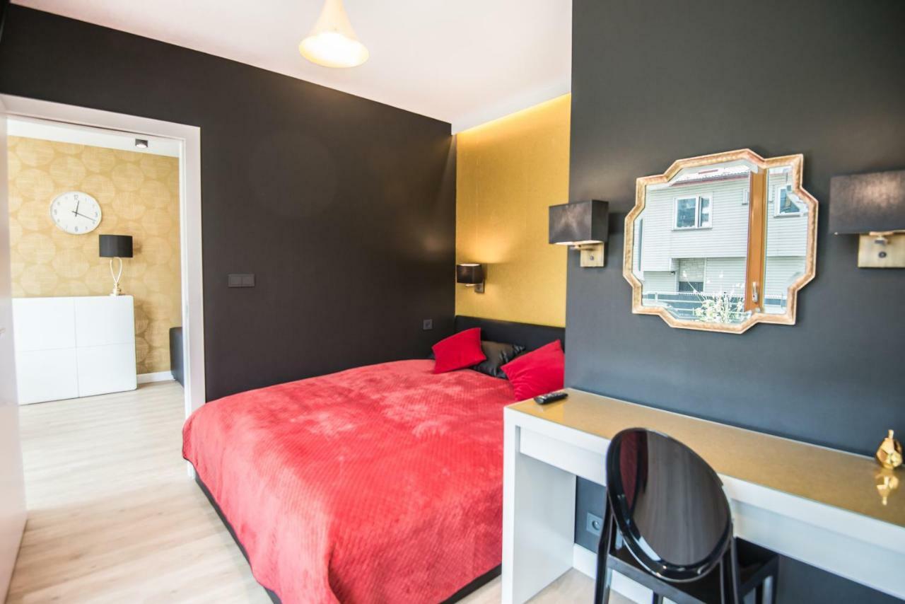 Galaxy Garden Apartment Cracow- Shopping Mall 1Min, Underground Parking, Family Friendly, City Center Krakow Ngoại thất bức ảnh