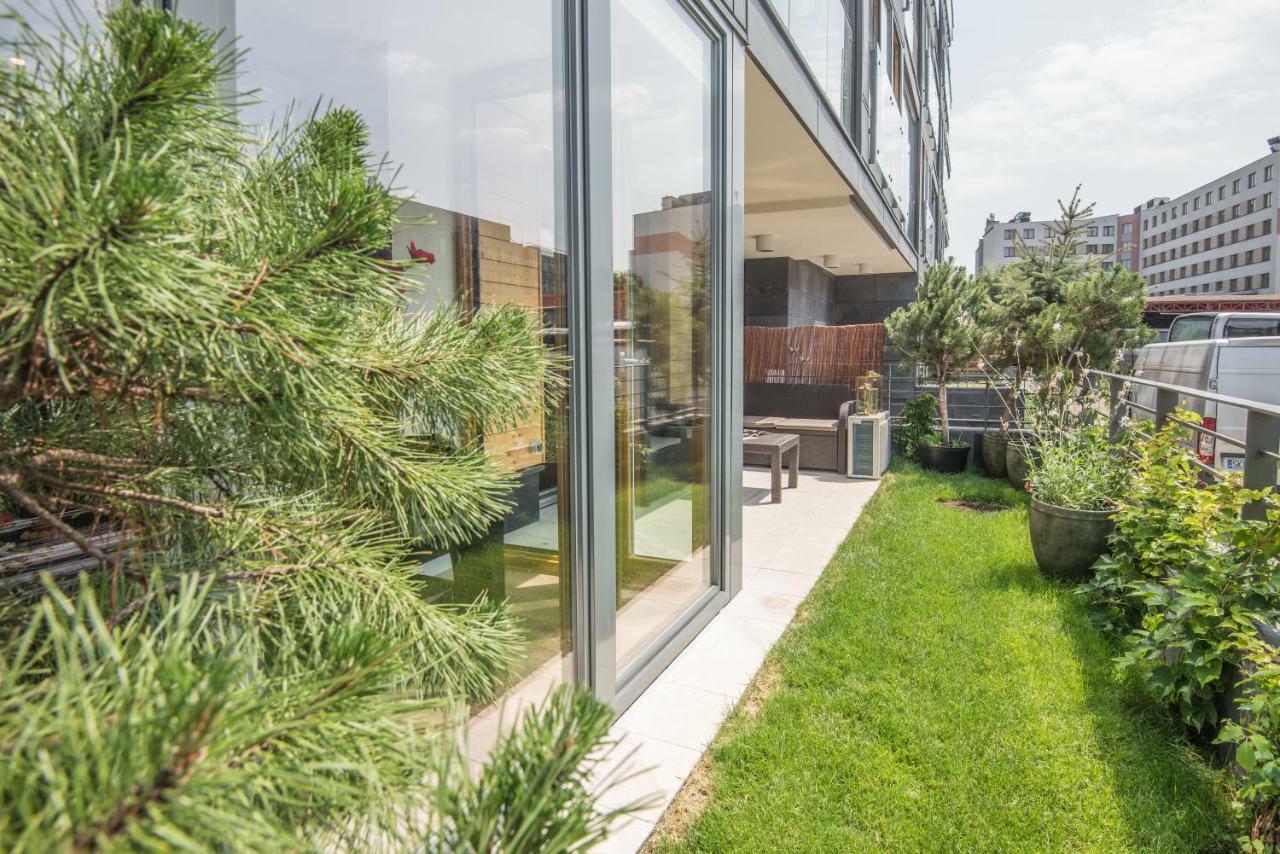 Galaxy Garden Apartment Cracow- Shopping Mall 1Min, Underground Parking, Family Friendly, City Center Krakow Ngoại thất bức ảnh