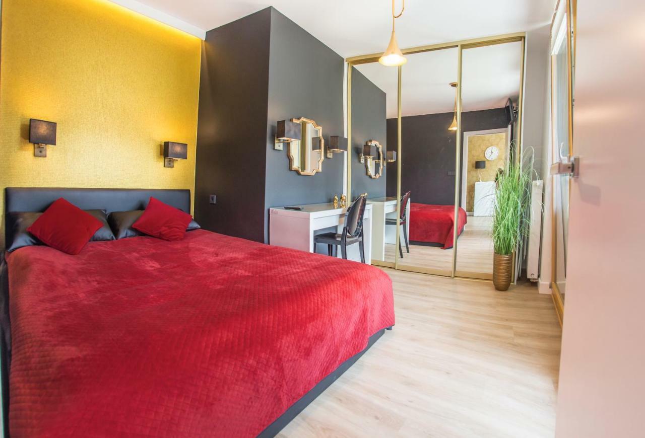 Galaxy Garden Apartment Cracow- Shopping Mall 1Min, Underground Parking, Family Friendly, City Center Krakow Ngoại thất bức ảnh