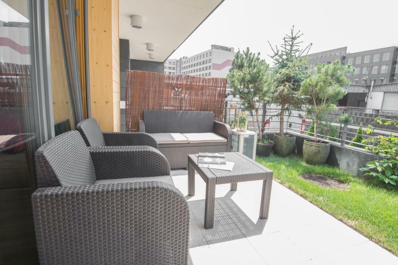 Galaxy Garden Apartment Cracow- Shopping Mall 1Min, Underground Parking, Family Friendly, City Center Krakow Ngoại thất bức ảnh