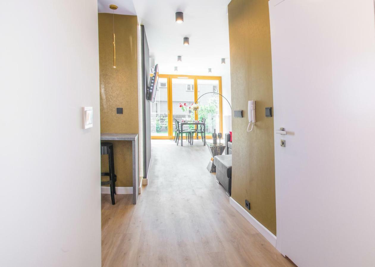 Galaxy Garden Apartment Cracow- Shopping Mall 1Min, Underground Parking, Family Friendly, City Center Krakow Ngoại thất bức ảnh